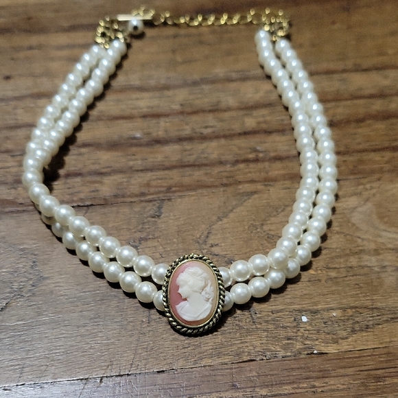 Vintage Pearl Cameo Choker - Picture 1 of 4
